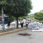 Los manifestantes han colocado también sacos con arena para reforzar los tranques en la salida suroeste de la ciudad de Matagalpa. LA PRENSA/L.E. MARTÍNEZ M.